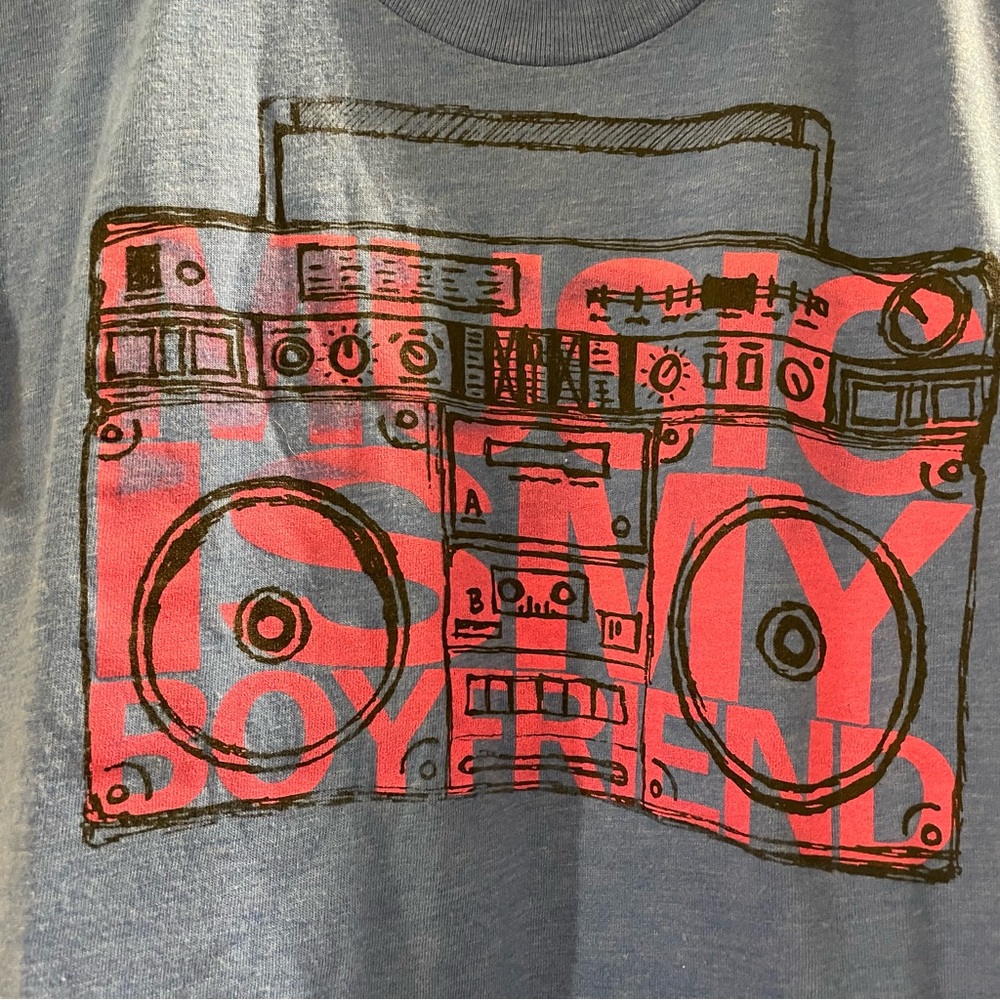 Vintage Raygun Tee - Music is my boyfriend graphic Size Medium